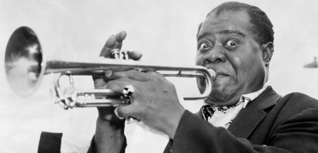 L'histoire inconnue du musicien de jazz Louis Armstrong 11 Louis Armstrong, un génie du jazz – #HASHTAG INFOS